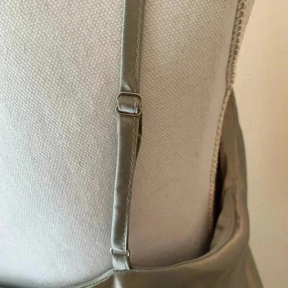 Know One‎ Cares Tank - Picture 2 of 4